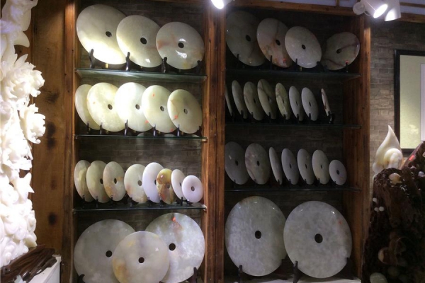 Jade carving craftsmanship