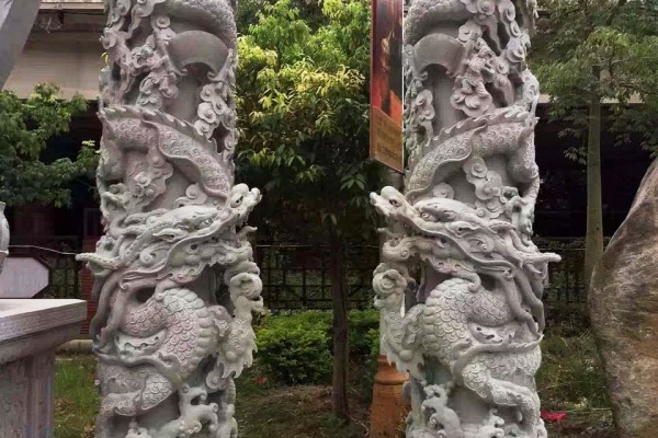 Dragon pillar carving